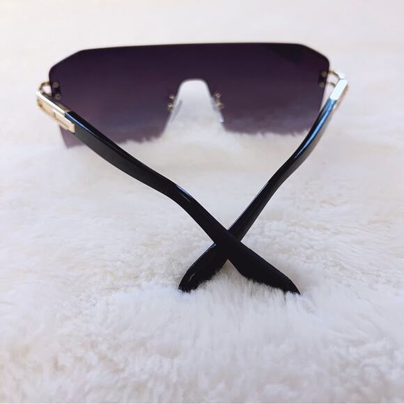 Sadie Black Oversized Rimless Flat-Top Sunglasses - Picture 10 of 12